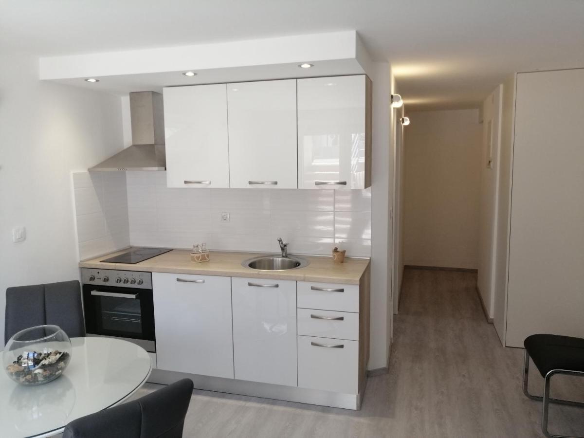 Apartment Leptir Podstrana Esterno foto